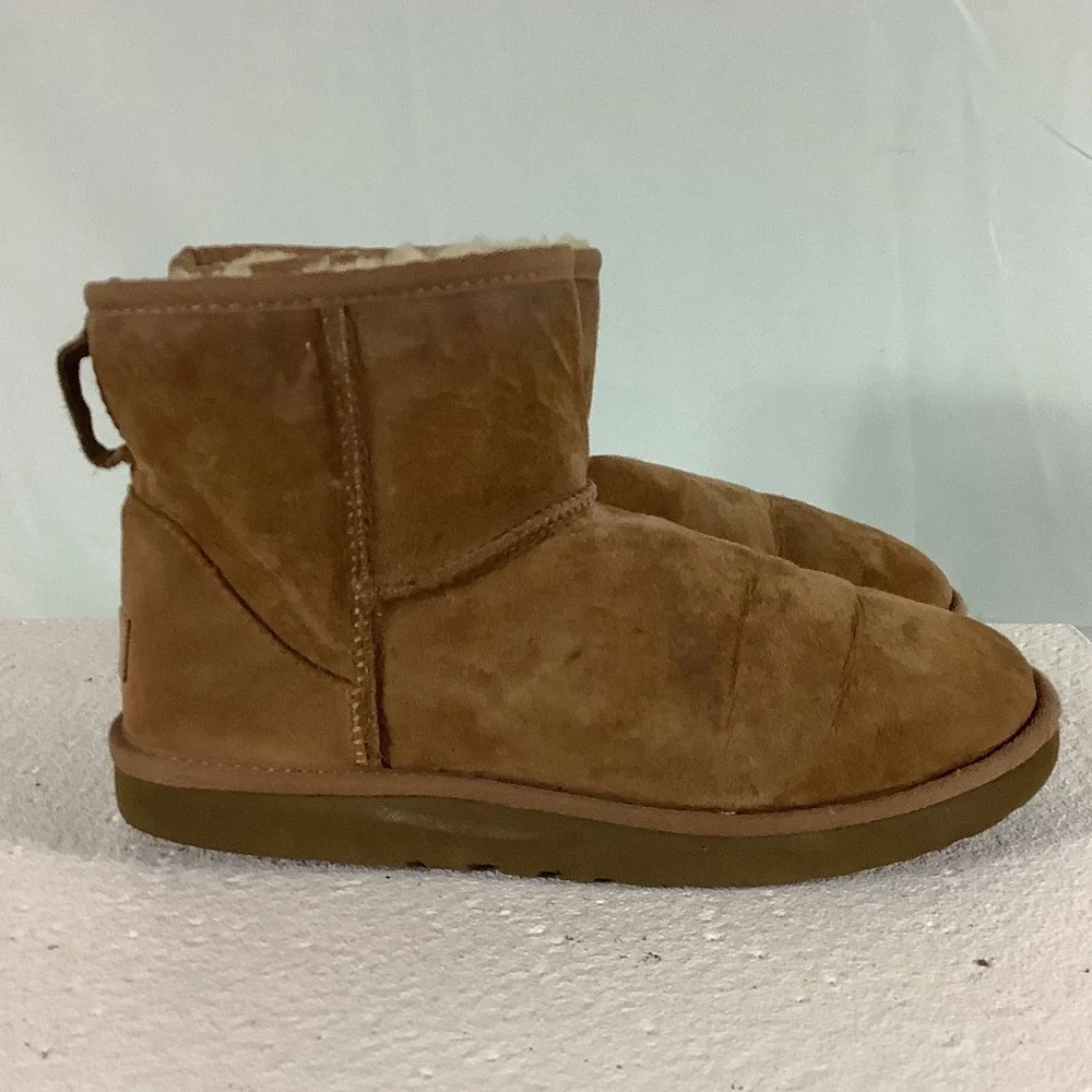 UGG Classic Mini II Chestnut Brown Suede Sheepskin Ankle Boots Mens 7 Womens 9